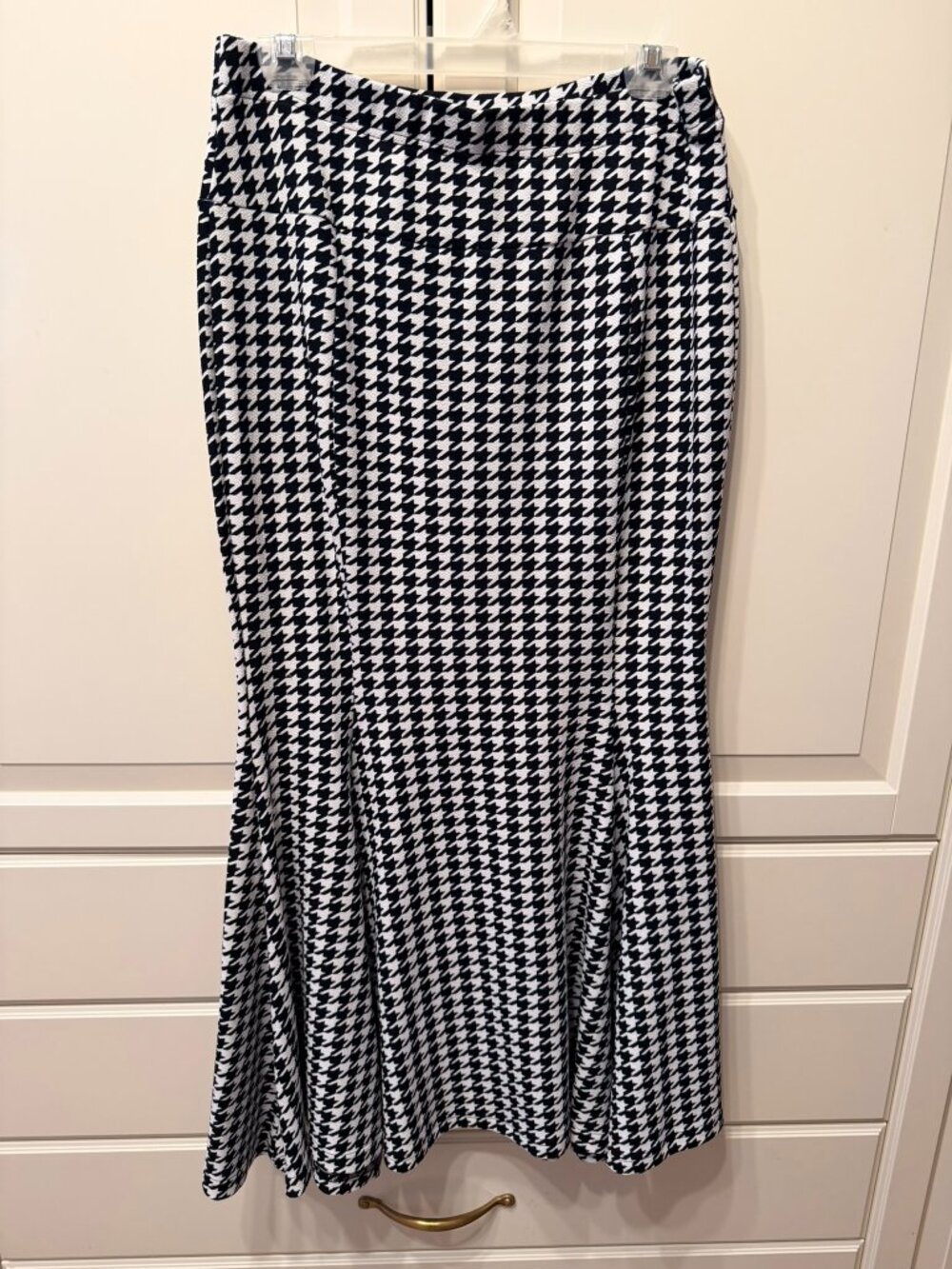 SHEIN CURVE Black & White Houndstooth Maxi Flare Skirt (Size OXL) (VERY CUTE!)